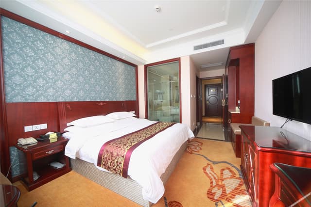 Deluxe Queen Room