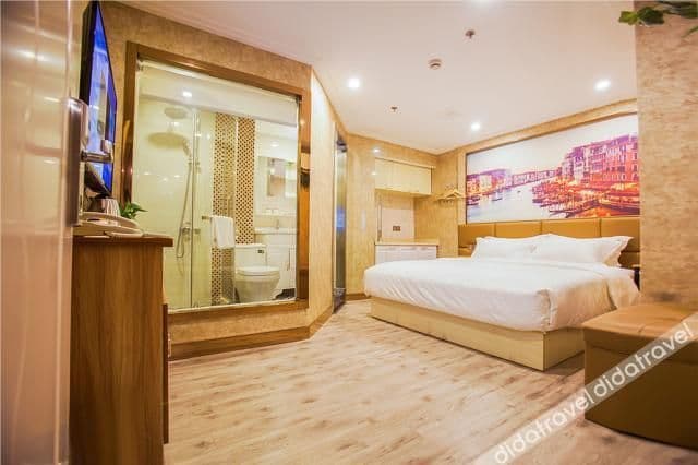 Guestroom (Queen bed)