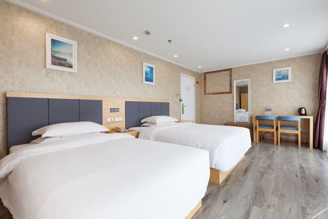 Selected Room (2 beds)
