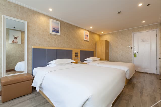 Selected Room (2 beds)
