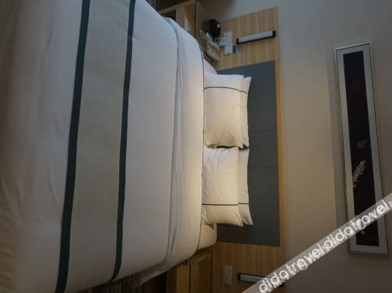 Guestroom (Queen bed)