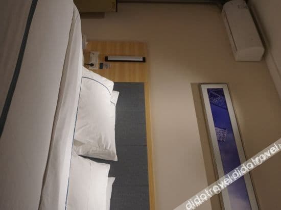 Guestroom (Queen bed)