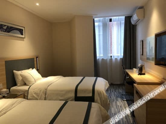 Business Room (2 Beds)