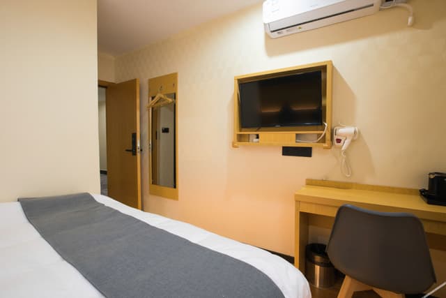Queen Room