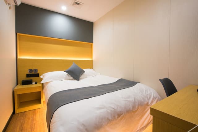 Zhi Shang Double Bed Room (No Window)