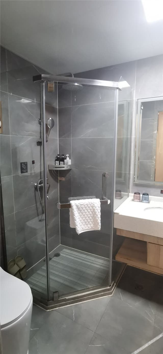 Premier Queen Room