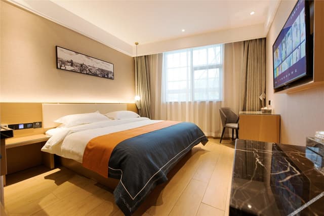 Premier Queen Room