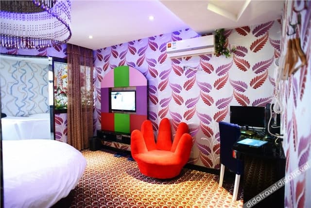 Boutique Round-bed Room