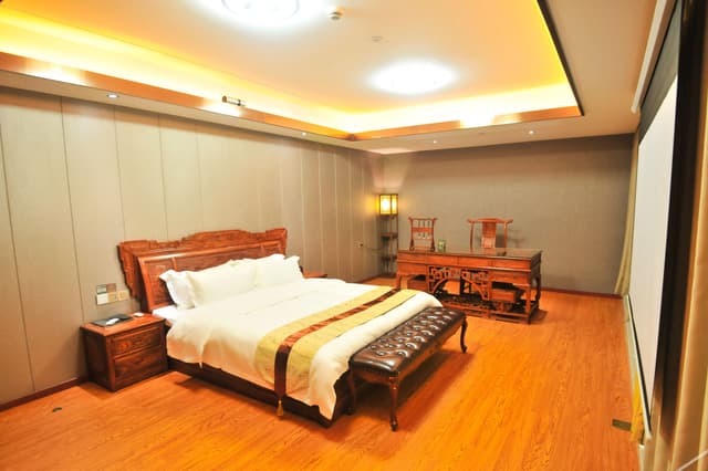Presidential Deluxe Suite