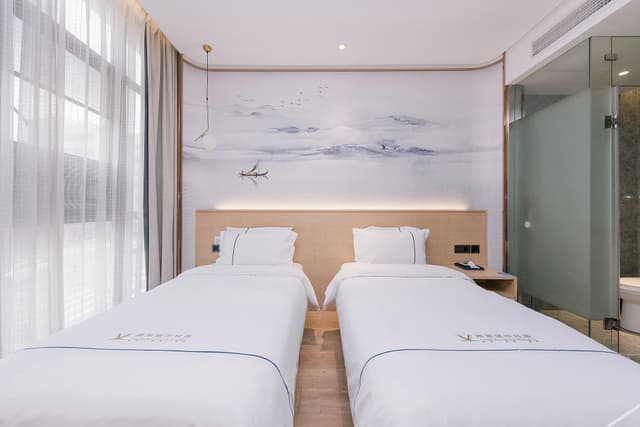 Light Luxury Business Twin Room