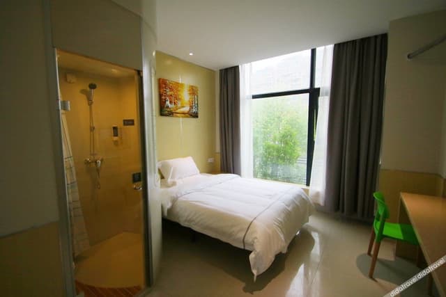Business Room (Double bed)