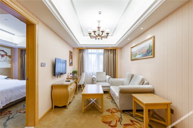 Deluxe Suite