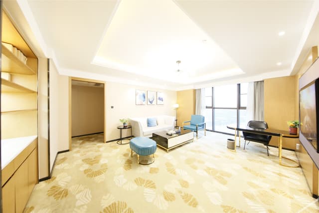 Deluxe Suite