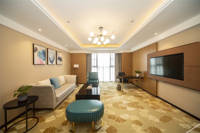 Deluxe Suite