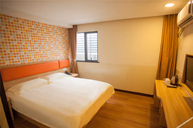 Discount Queen Room