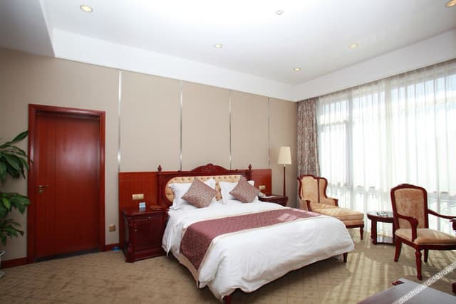 Deluxe Queen Room