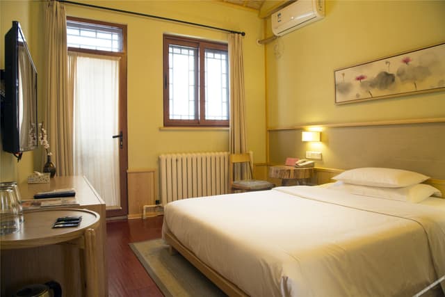 Guestroom - Courtyard-View (Double Bed)