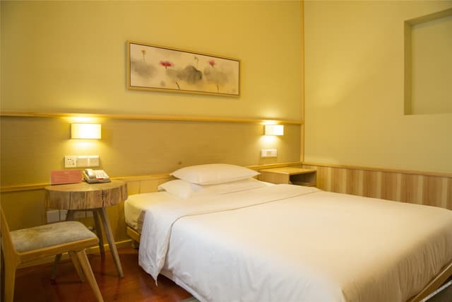 Guestroom - Courtyard-View (Double Bed)