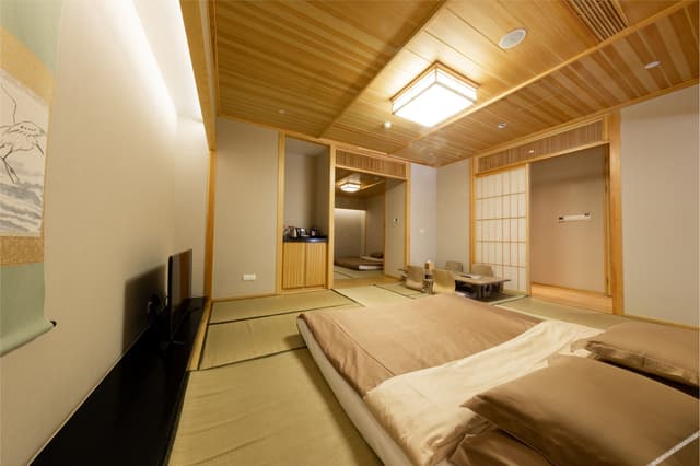 Deluxe Suite B