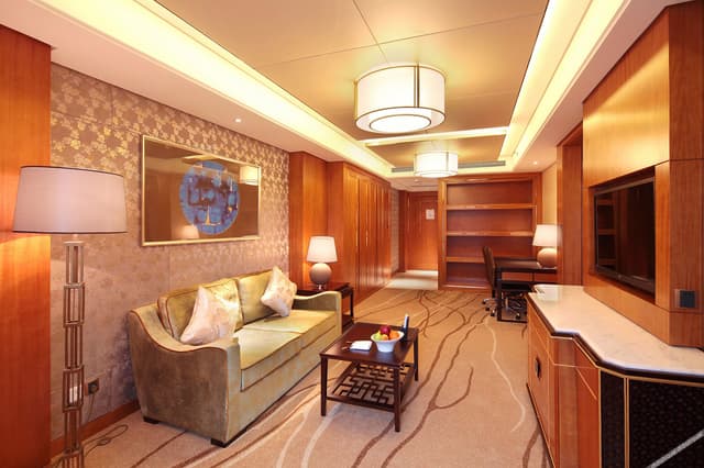 Deluxe Suite