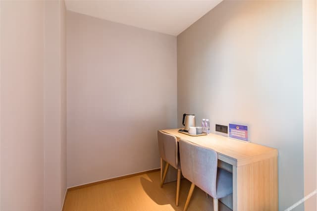 Business Room (2 Beds)