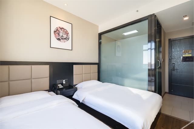 Selected Room (2 beds)