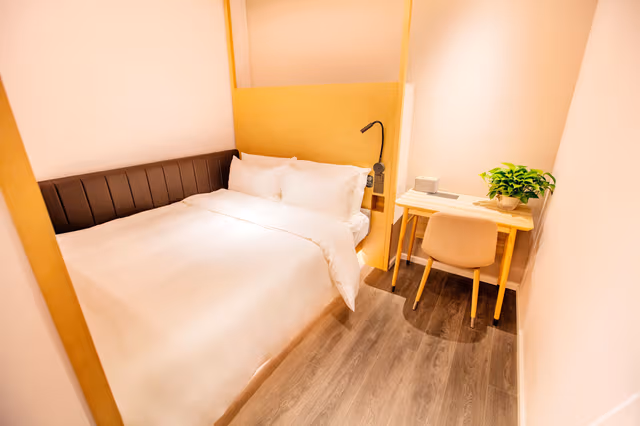 Queen Room A (No window)