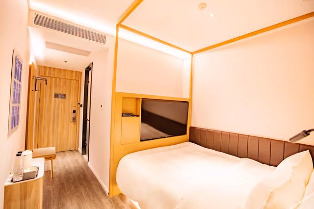 Queen Room A (No window)
