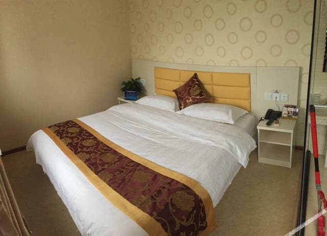 Standard Queen Room