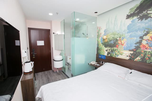 Discount Queen Room (No window)