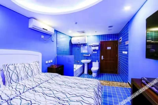 Couples'Themed Room (No window)