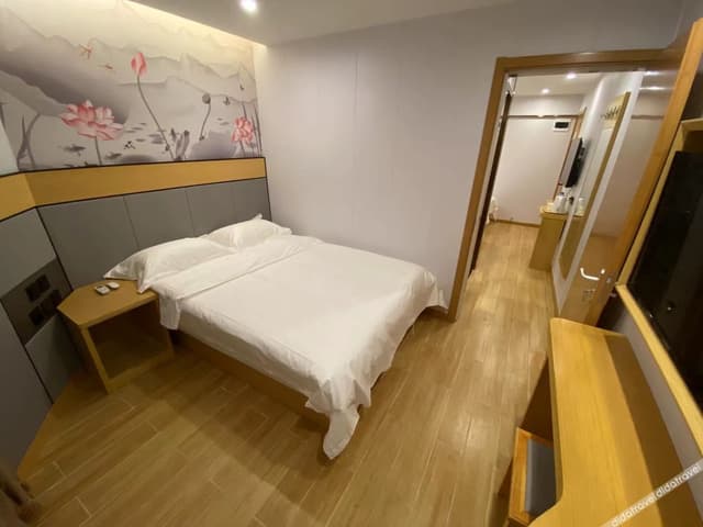 Deluxe Smart Suite