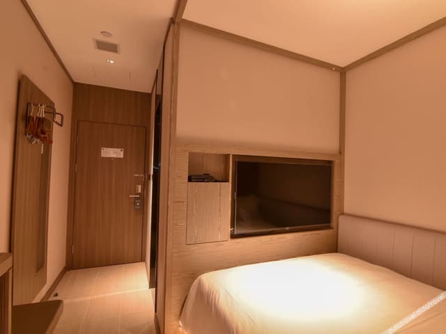 Queen Room A (No window)