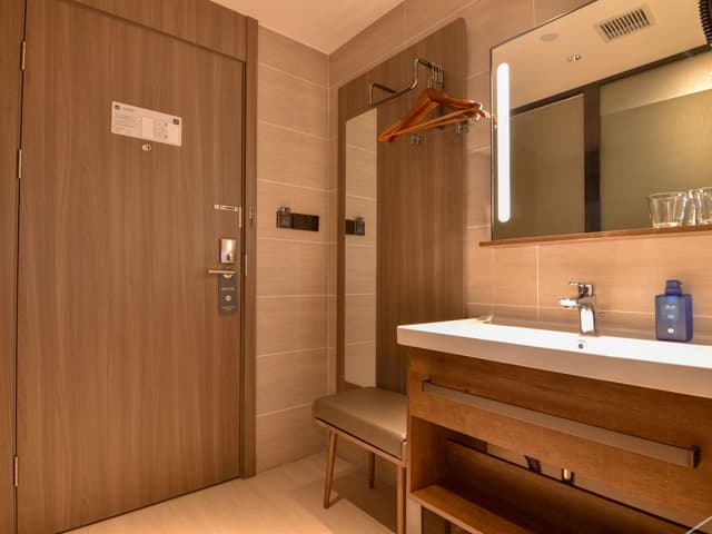 Queen Room A (No window)