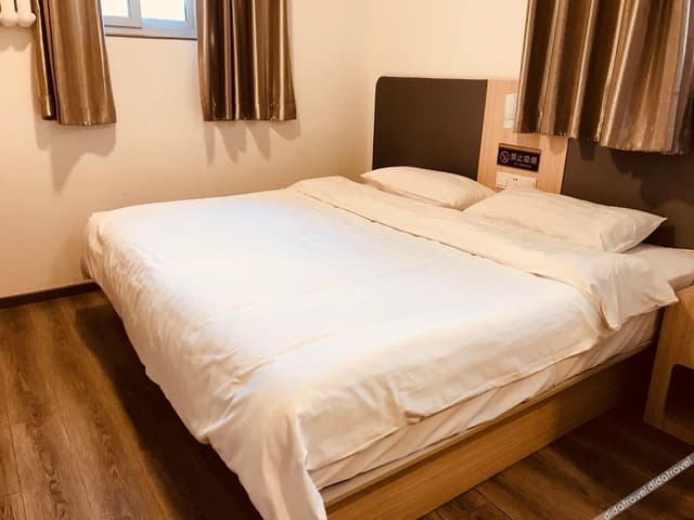 Boutique Queen Room