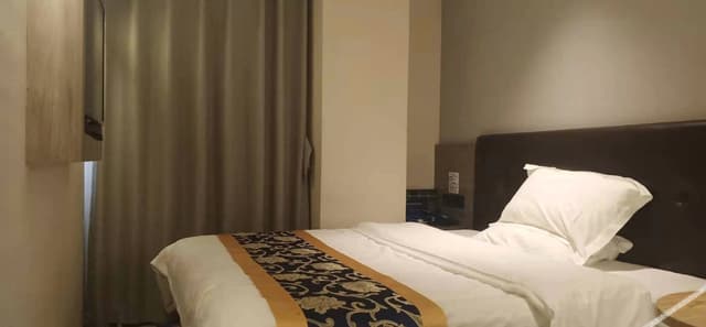 Standard Queen Room