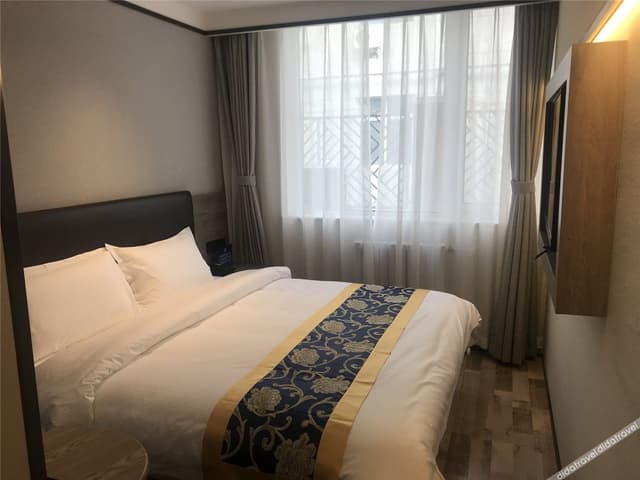 Standard Queen Room