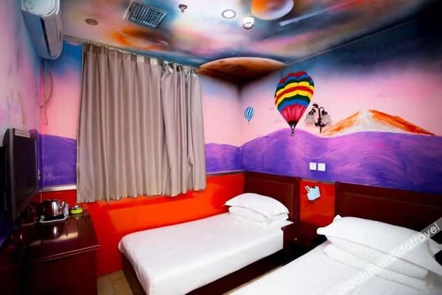 Cozy 2-bed Room