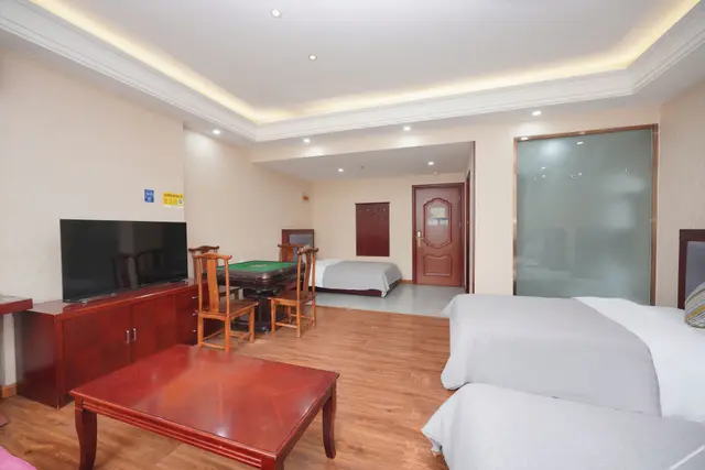 Deluxe Family Room