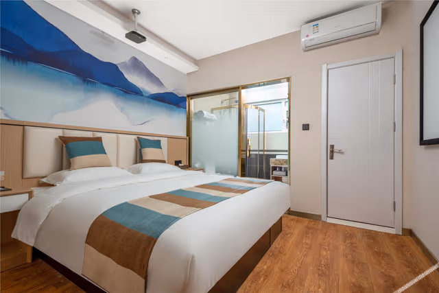 Featured Deluxe Suite
