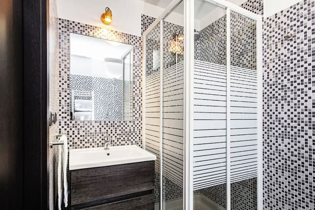 Double or Twin Room (External Private Bathroom)