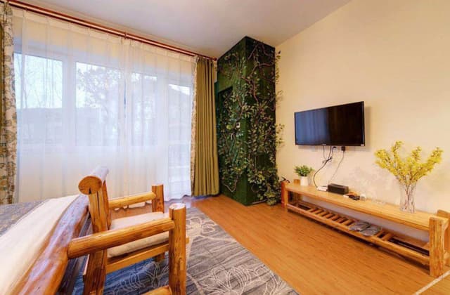 Panoramic Deluxe Queen Room