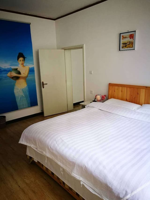 Deluxe 4-person Suite