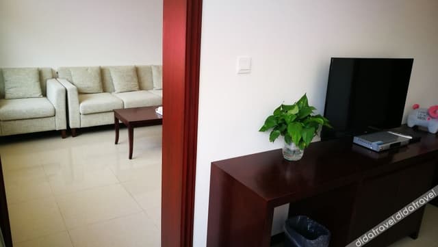 Deluxe Queen Suite