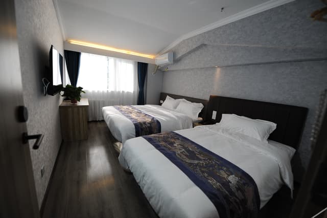 Deluxe 2-bed Room