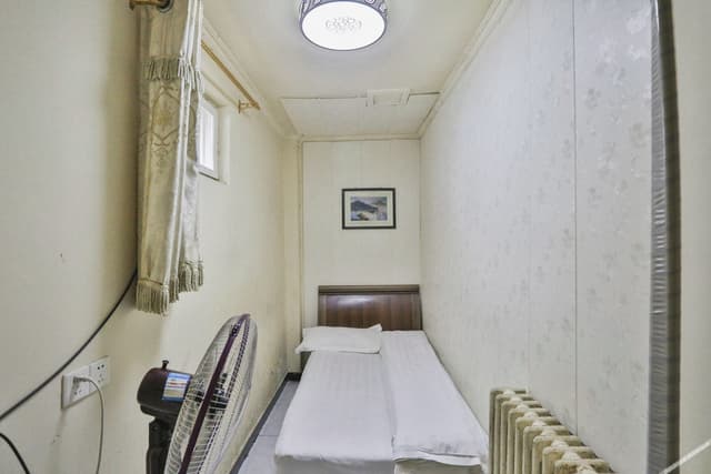 Basic Single Room (Shared bathroom)