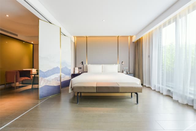 Suite - Courtyard-View