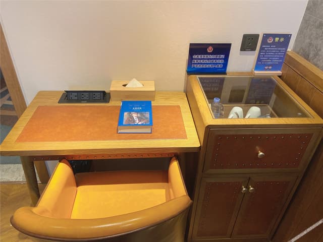Business Queen Room