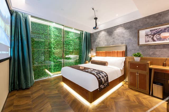 Guestroom - with View (Queen bed) (No window)