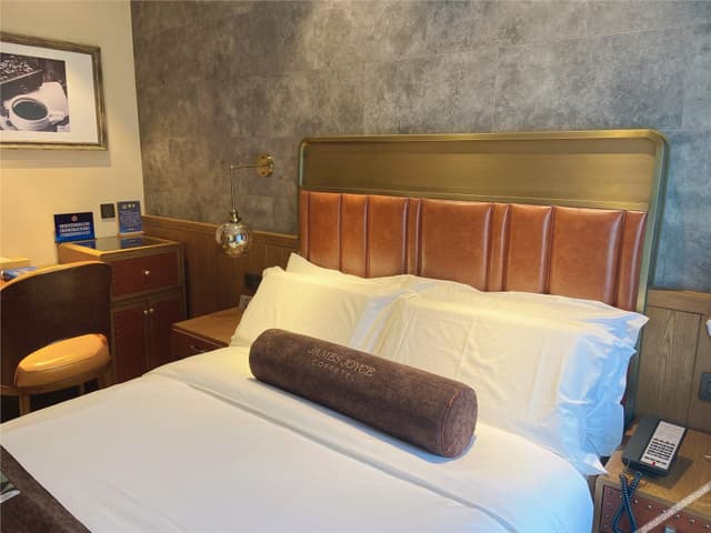 Business Queen Room